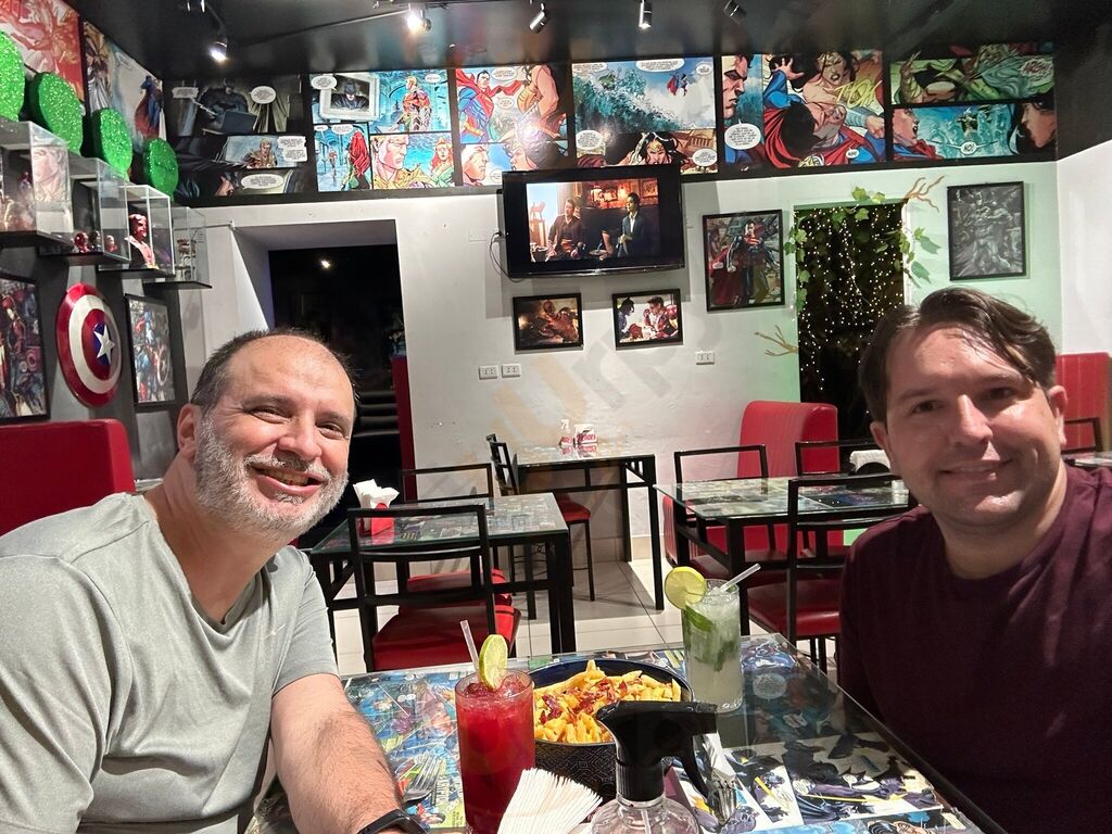 Heroes Restaurante Y Bar