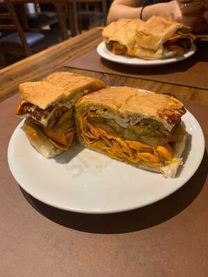 Cafeziun Café & Lounge