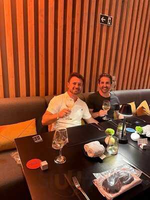 Hub Food Art & Lounge