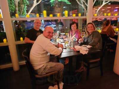 Hub Food Art & Lounge