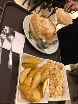 Camarões Midway Mall