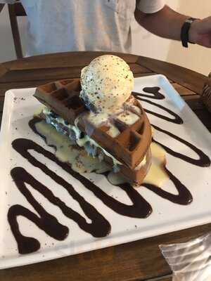 Sorelle Santavenere - Waffle House