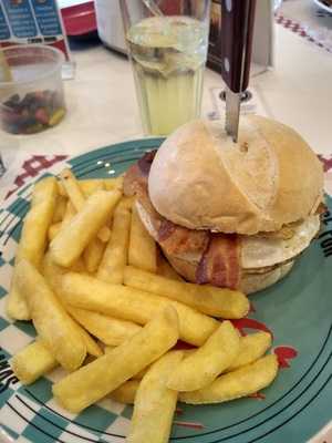 Picnic American Burger & Grill