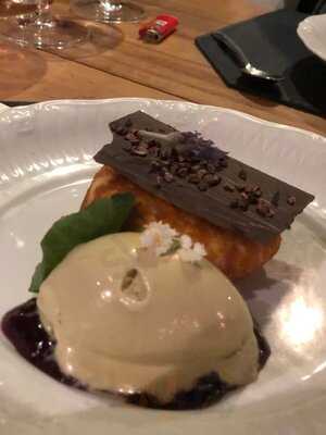 C La Vie Restaurante