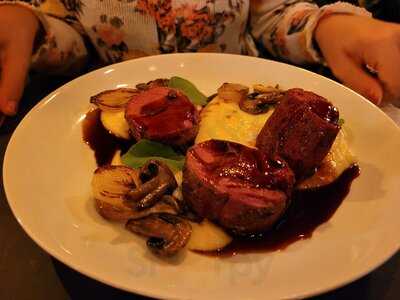 C La Vie Restaurante