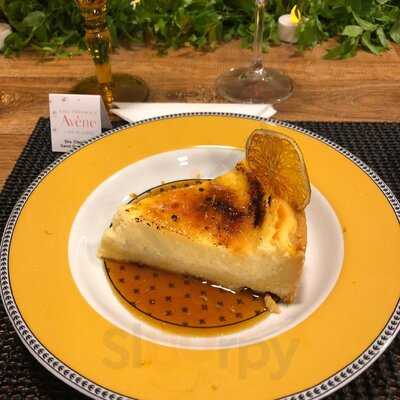 Tita. Rotisserie & Empório