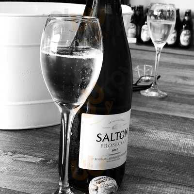 Tita. Rotisserie & Empório