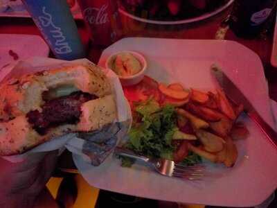 The Vintage Pub & Burger's