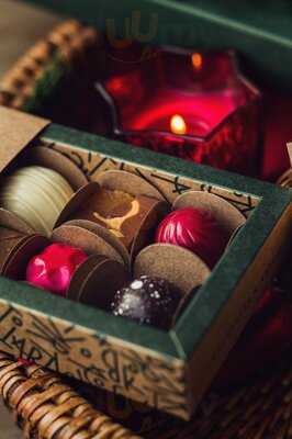 Kostbar Chocolates E Amigos