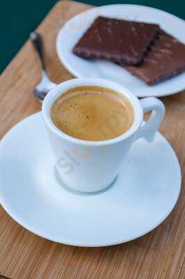 Kostbar Chocolates E Amigos