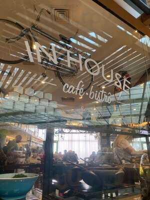 In House Café-bistrô