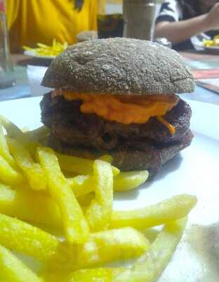 Confraria Burger & Beer