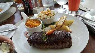 Skye Bar & Restaurante