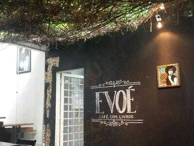 Evoe Cafe Com Livros