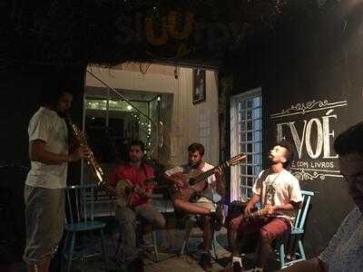 Evoe Cafe Com Livros