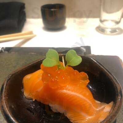 Living Lounge Bar & Sushi