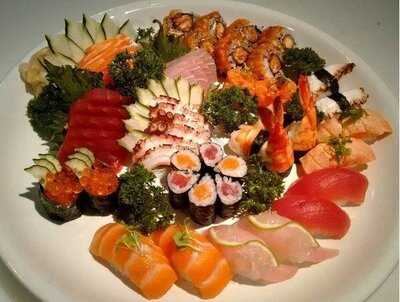 Living Lounge Bar & Sushi