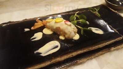 Living Lounge Bar & Sushi