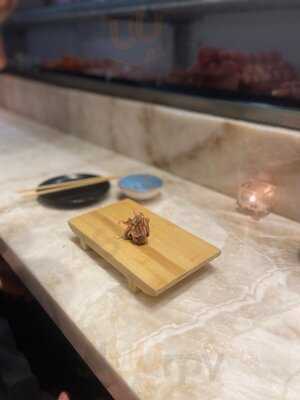 Living Lounge Bar & Sushi