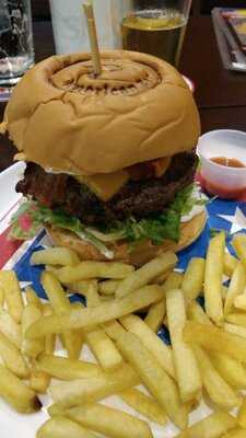 Yellow Plane American Bar And Grill