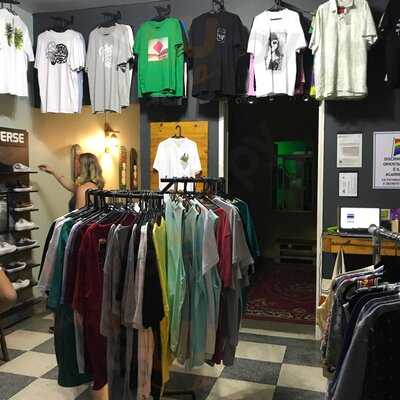 General Store Camiseteria E Cafeteria