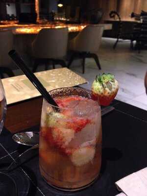 Champagne Restaurante & Bar