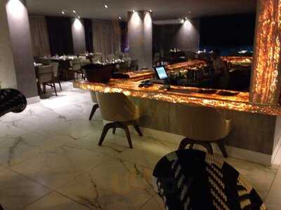 Champagne Restaurante & Bar