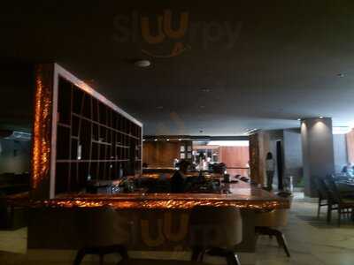 Champagne Restaurante & Bar