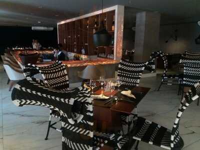 Champagne Restaurante & Bar