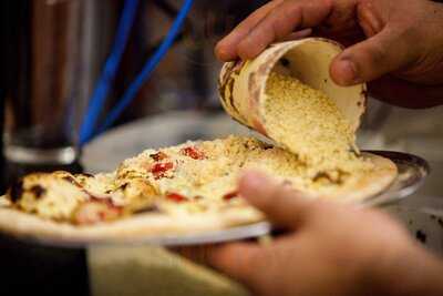 Pizzaria Quatro Queijos Ponta De Baixo