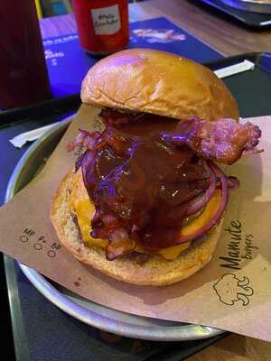 Mamute Burgers Vila A