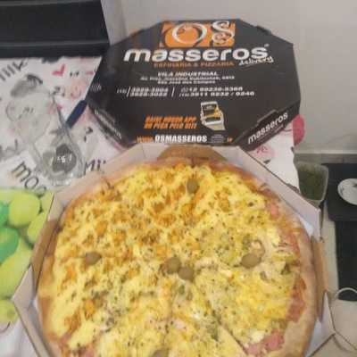 Os Masseros Esfiharia & Pizzaria