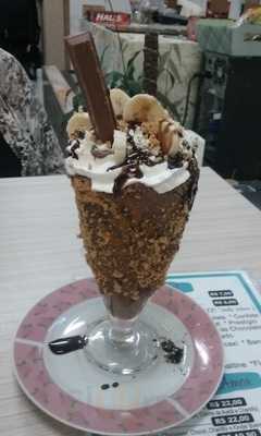 Larica Lanches E Sorveteria