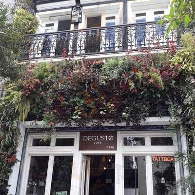 Degusto Café