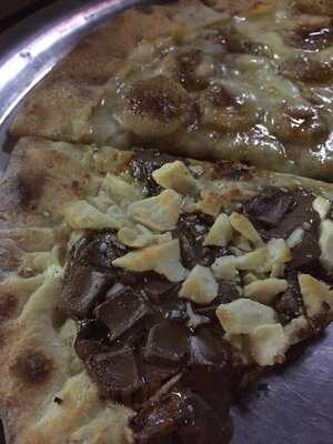 Freezone Calzones E Pizzas