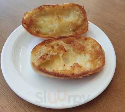 Saint Claire Bakery & Café