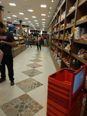 Confeitaria Rochelle Paes E Doces