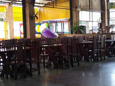 Adega Restaurante E Shows Casteluche