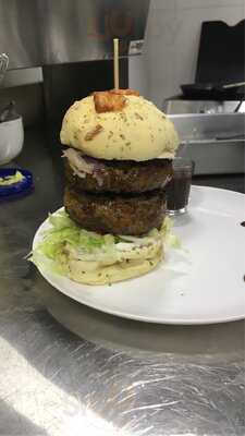 Deck House - Burger & Beers