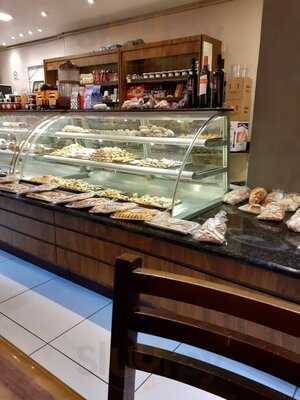 Padaria & Confeitaria Roma