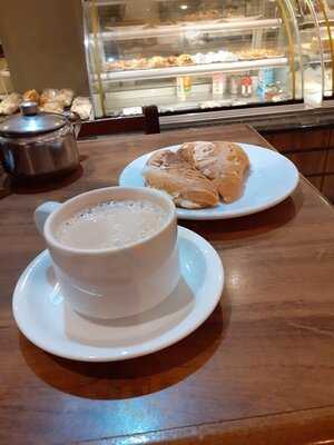 Padaria & Confeitaria Roma