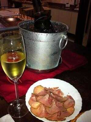 Magazzino Vinhos & Cozinha