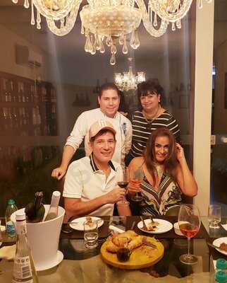 Vinoteca Escola De Vinhos E Adega