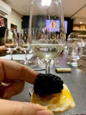 Vinoteca Escola De Vinhos E Adega