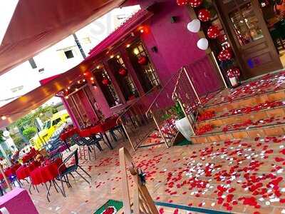 Carolles Bistrô & Wine Bar