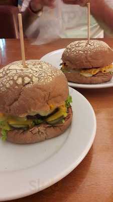 It's Burger & Bistrô