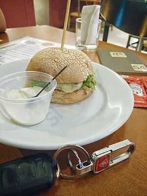 It's Burger & Bistrô