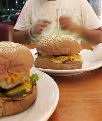 It's Burger & Bistrô