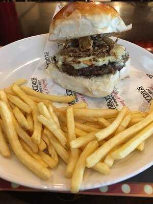 Wayne’s Burger Star