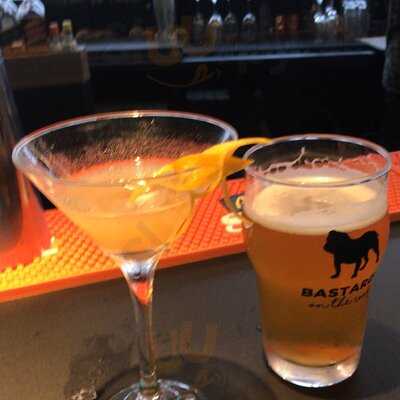 Gards Bar De Drinks & Cocktails